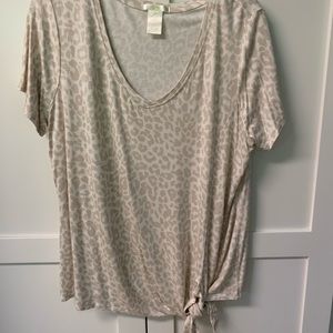 Tunic with tie at hips